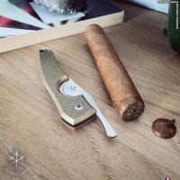 Les Fines Lames Le Petit - The Cigar Pocket Knife - Brass Leaf